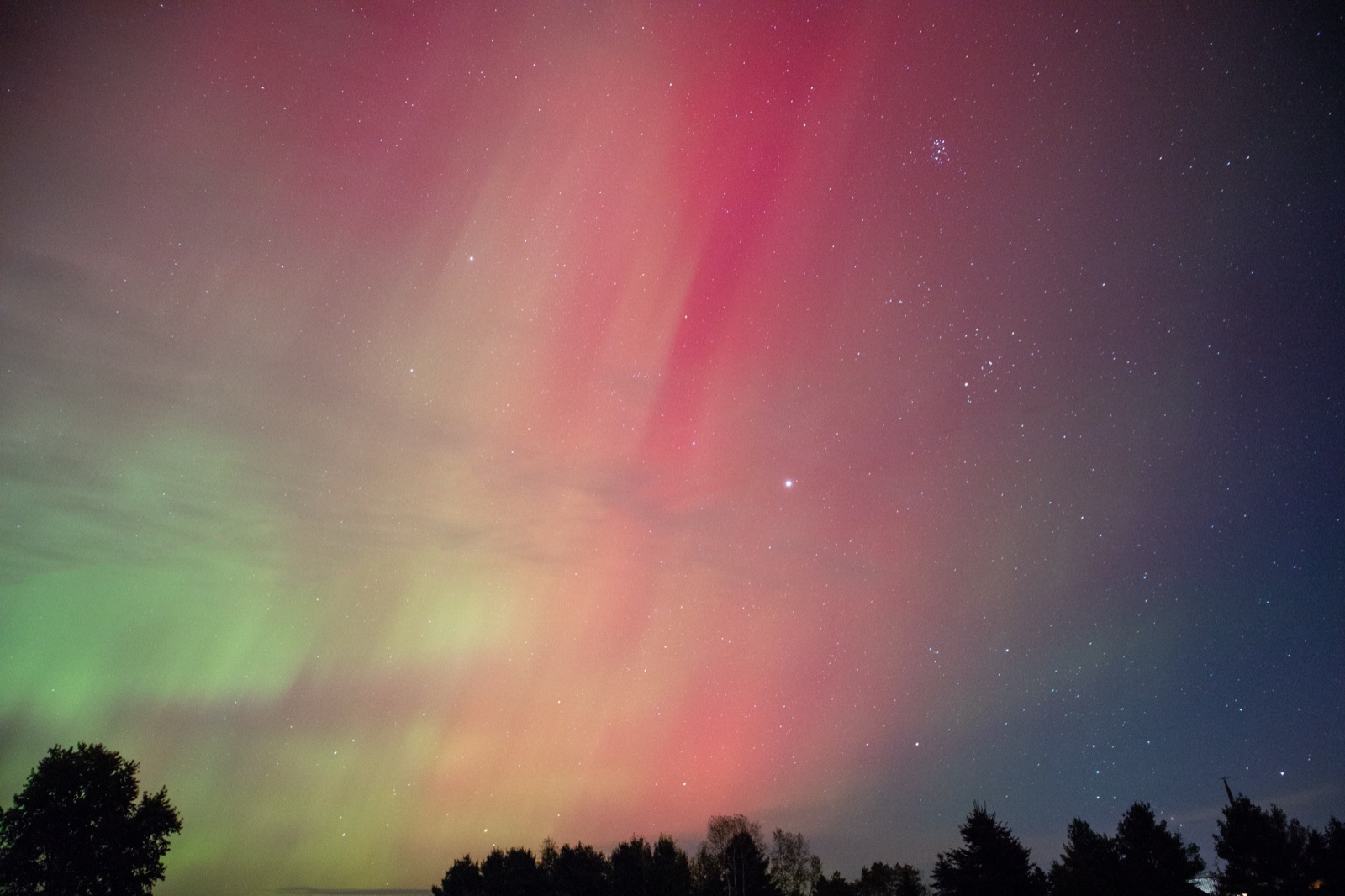 Aurora borealis over a Wisconsin field
