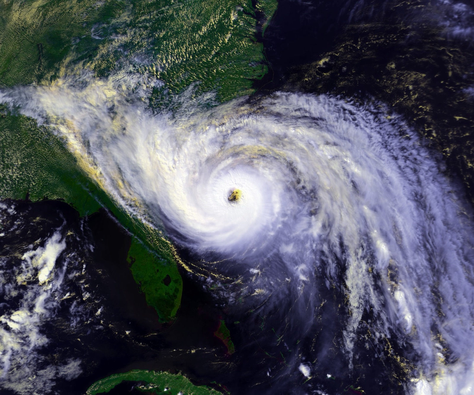 Satellite image of Hurricane Hugo, a large hurricane with a well defined eye, approaching the southeastern United States coast