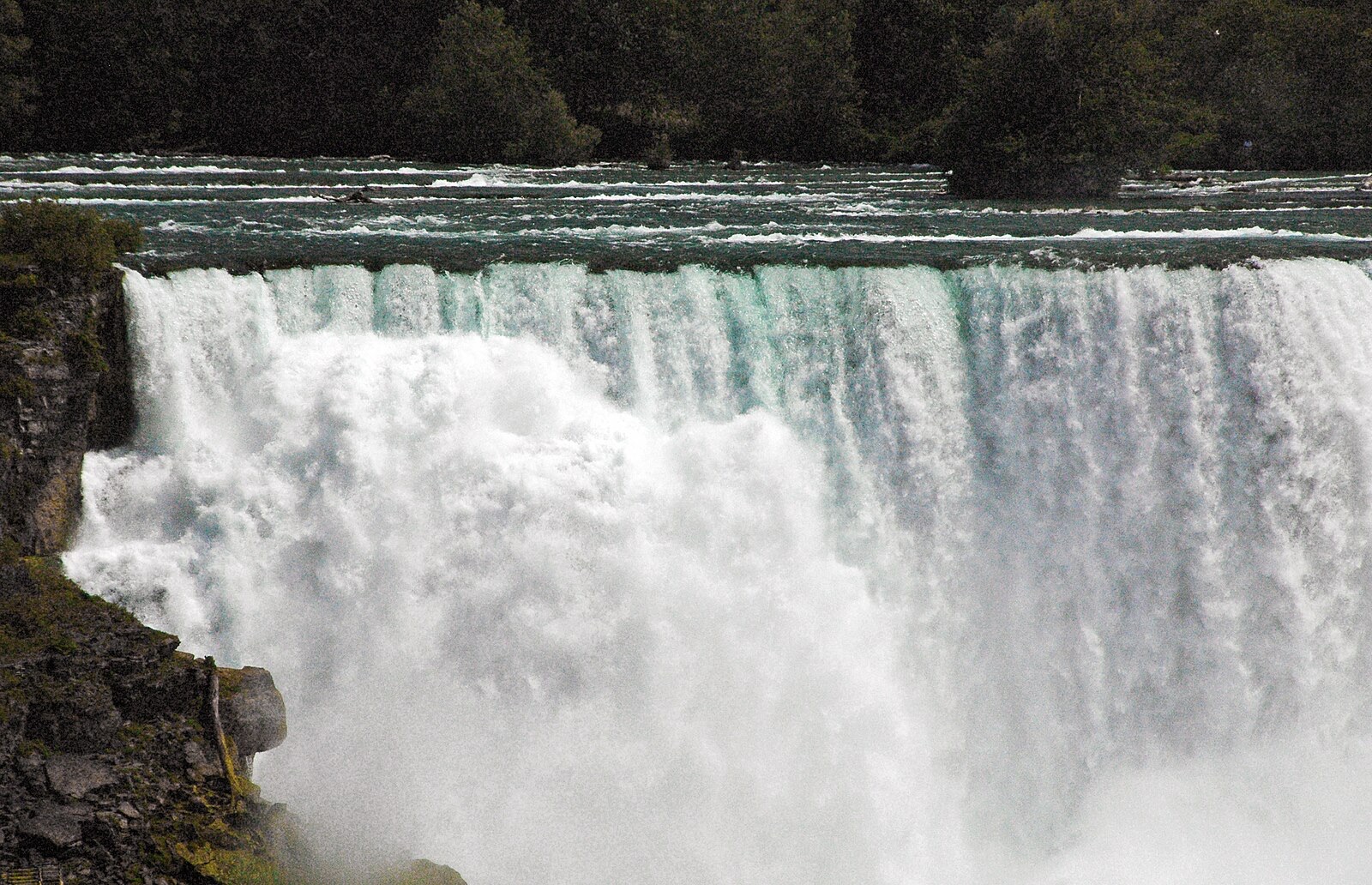 The crest of the American Falls at Niagara with the rapids of the Niagara River behind